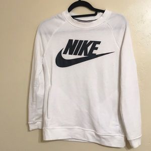 White nike pullover with pockets no hood